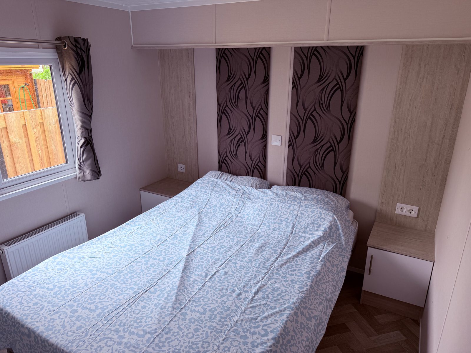 Schlafzimmer mit Doppelbett